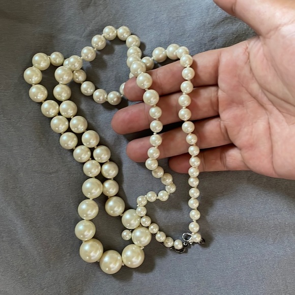 Ann Taylor Faux Pearl necklace - Picture 1 of 2